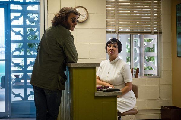 inherent-vice-maya-rudolph-jouaquin-phoenix