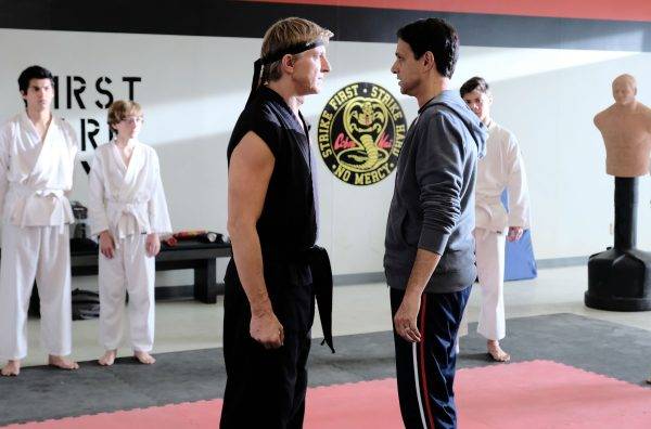 https://static1.colliderimages.com/wordpress/wp-content/uploads/2019/04/cobra-kai-william-zabka-ralph-macchio-021-600x396.jpg?q=50&fit=crop&w=750&dpr=1.5