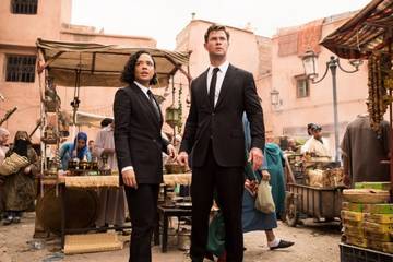 Chris Hemsworth And Tessa Thompson On Reuniting For Men In Black International