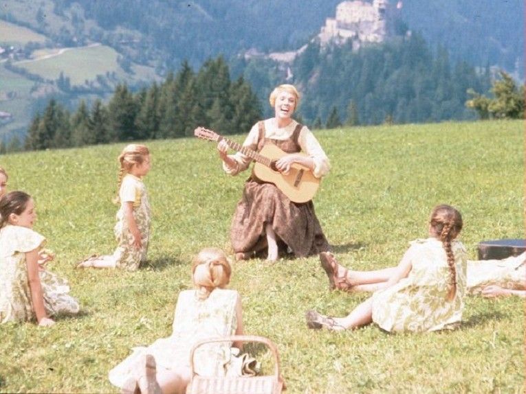 the-sound-of-music-cast-outdoors