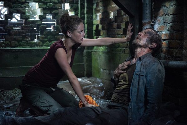 crawl-kaya-scodelairo-barry-pepper-rescue