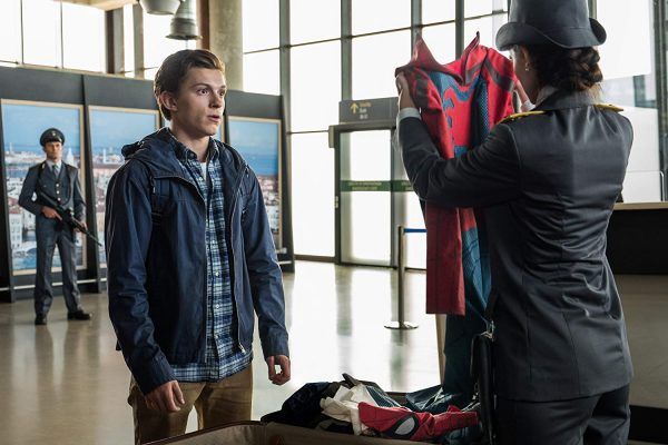 spider-man-far-from-home-peter-airport