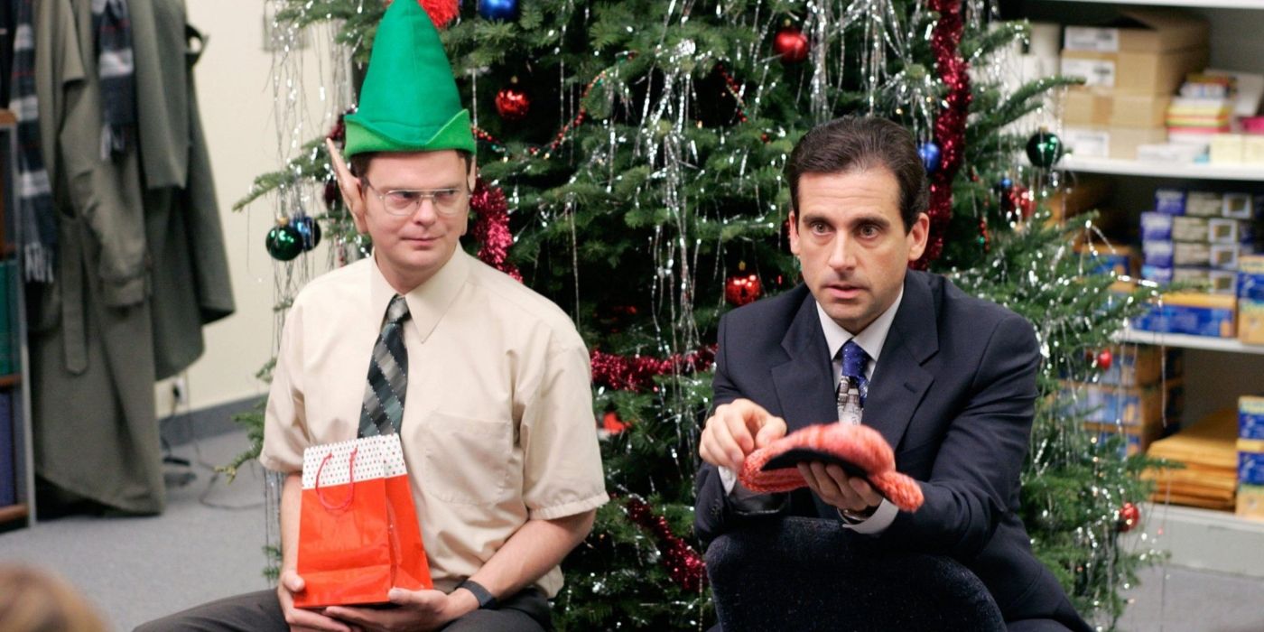Dwight and Michael playing Yankee Swap