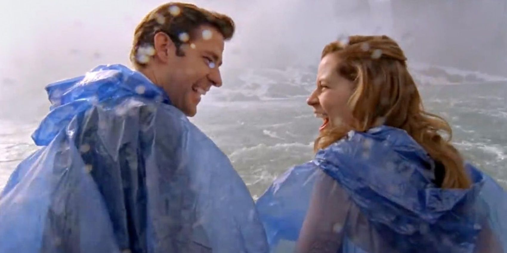 Jim (Joh Krasinski) and Pam (Jenna Fischer) on a boat at Niagra Falls in The Office