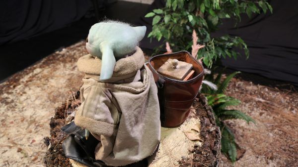 baby-yoda-the-mandalorian-the-child-sideshow-collectibles