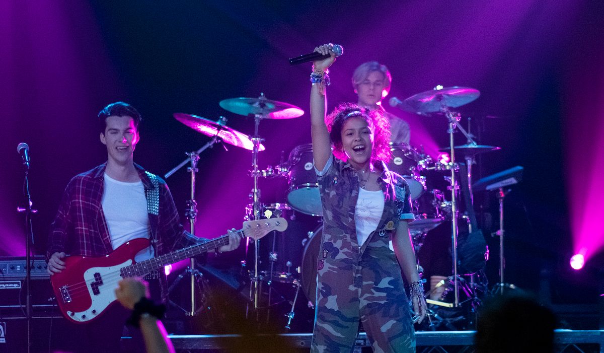 julie-and-the-phantoms-netflix-social