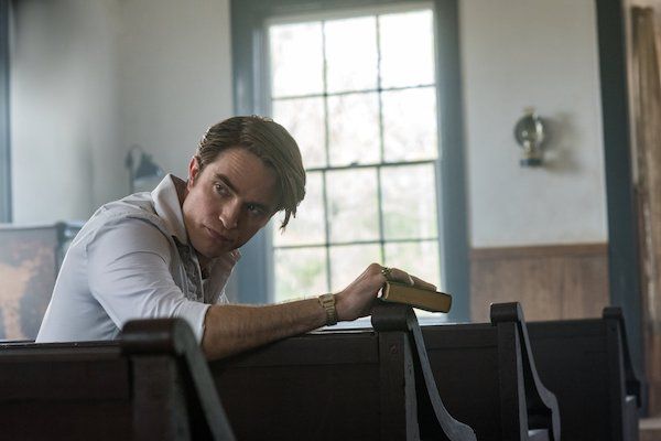 the-devil-all-the-time-netflix-robert-pattinson