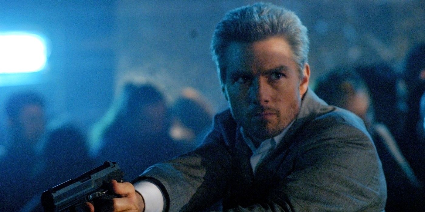 Tom Cruise as Vincent holding a gun at a club in Collateral.