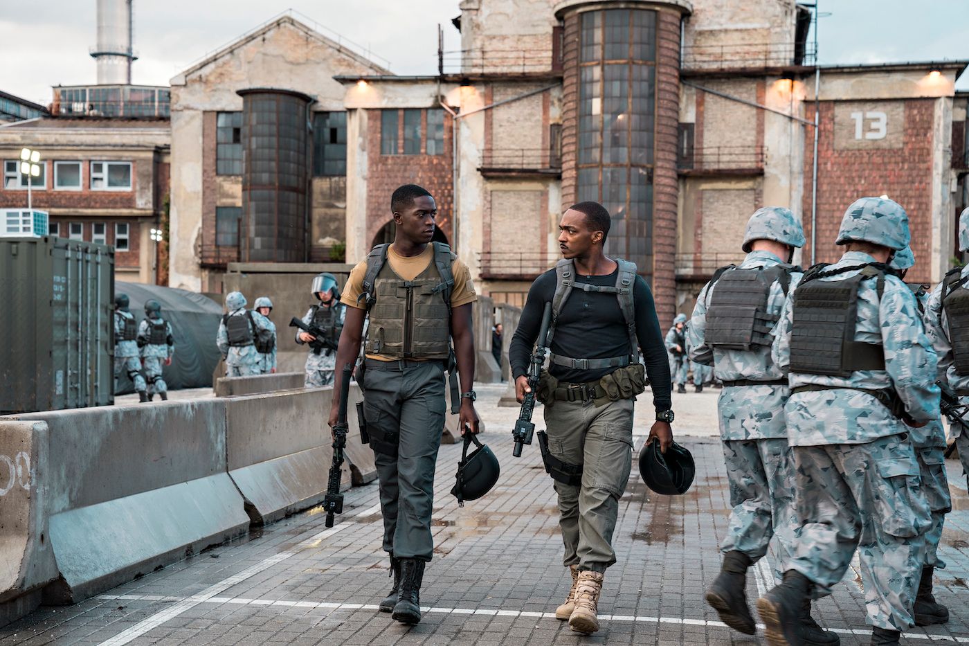 Outside The Wire Trailer Anthony Mackie Stars In Netflix Sci Fi Action   Outside The Wire Netflix Damson Idris Anthony Mackie 