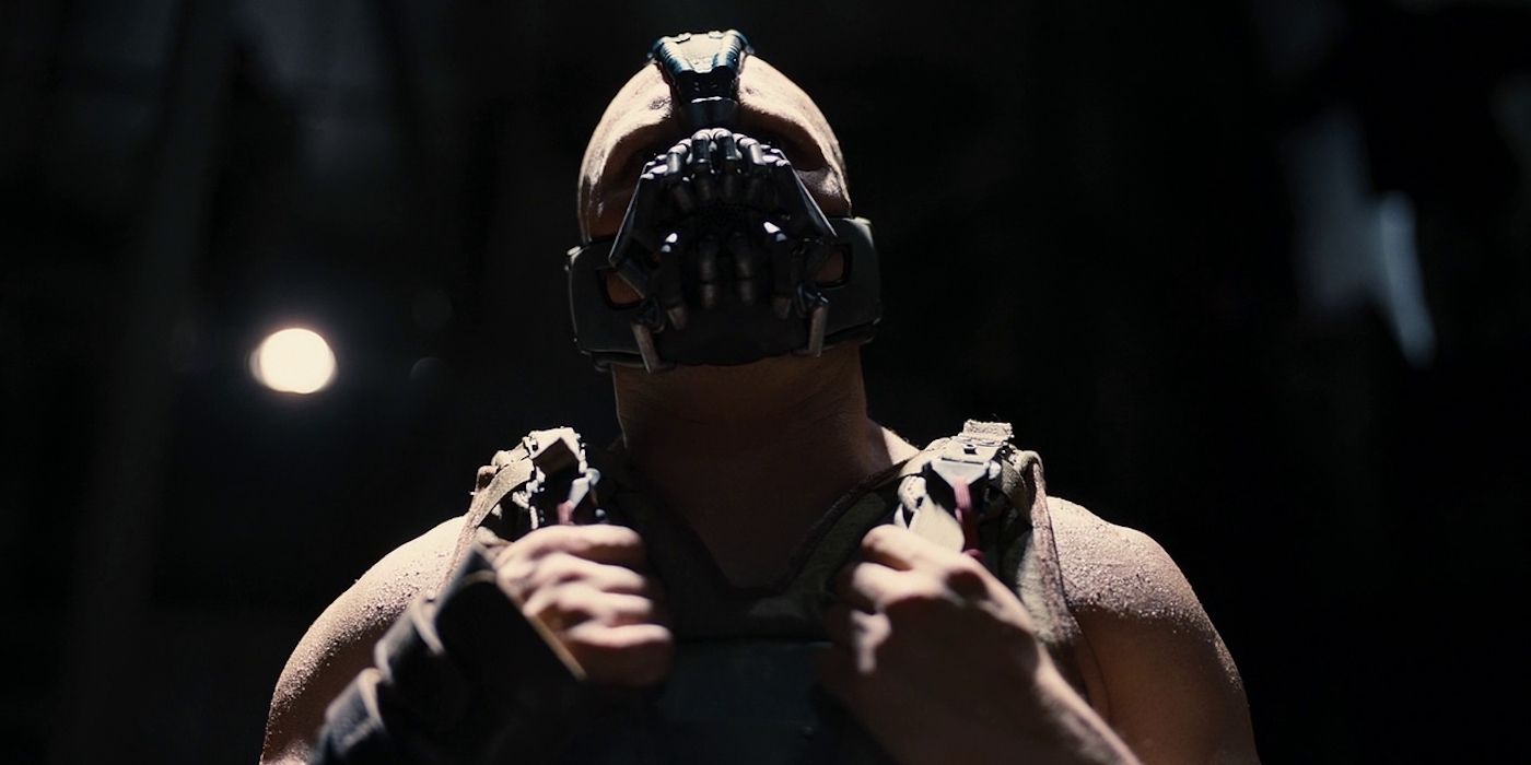 Tom Hardy com a Bane a The Dark Knight Rises