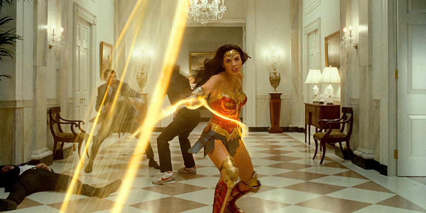 Wonder Woman wielding the lasso of truth at the White House in Wonder Woman 1984