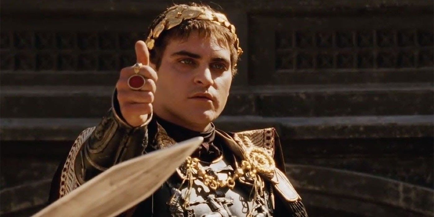 Joaquin Phoenix avec le pouce levé dans Gladiator