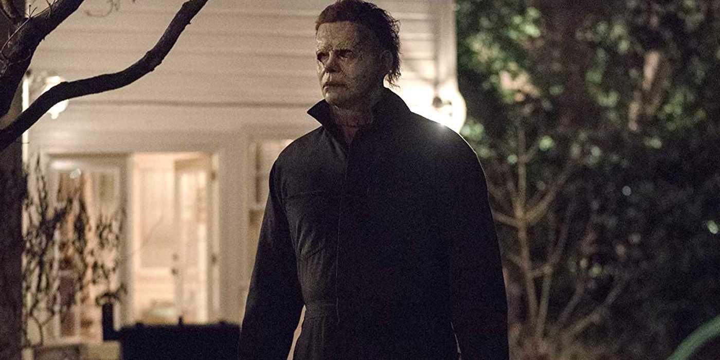 New Halloween Kills Image Sees Michael Myers Exit A House Fire