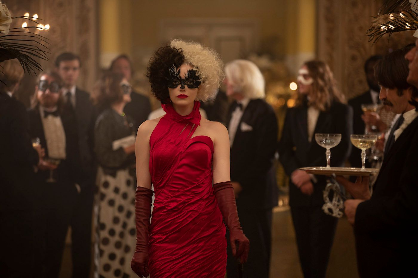 cruella-disney-prequel-emma-stone-red-dress-party