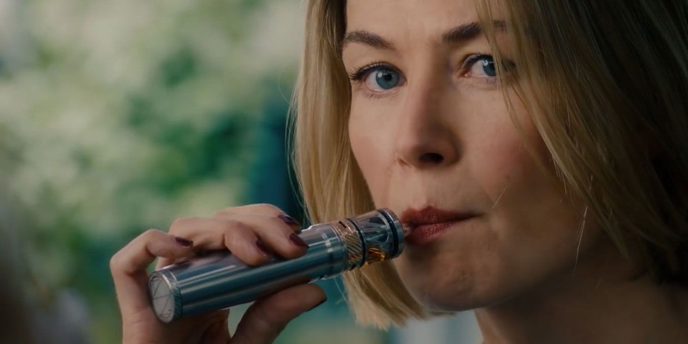 I Care a Lot Rosamund Pike Reveals the Significance of the Vape Pen