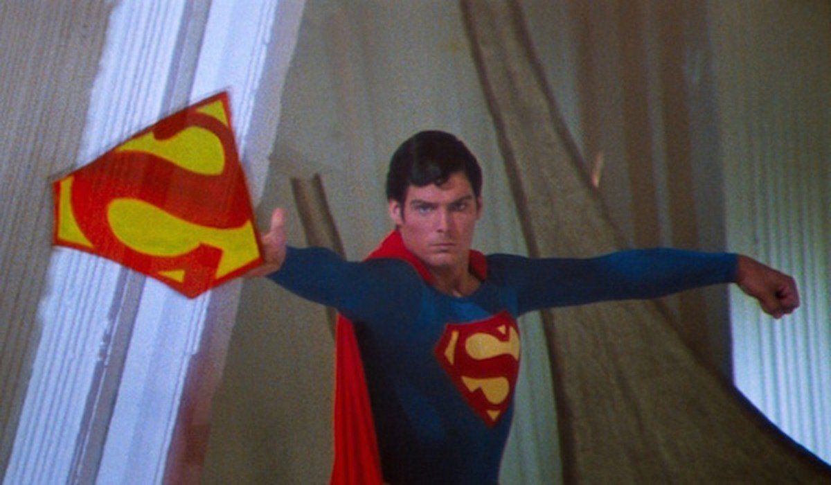 Superman throwing his emblem in Superman II