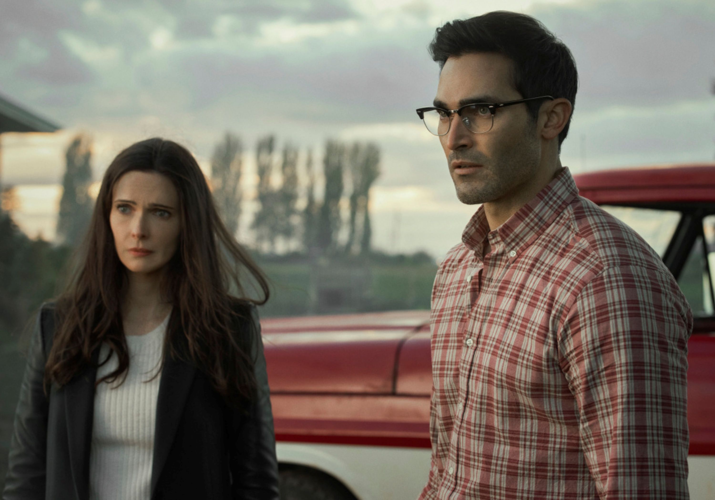 superman-and-lois-tyler-hoechlin-bitsie-tulloch-2