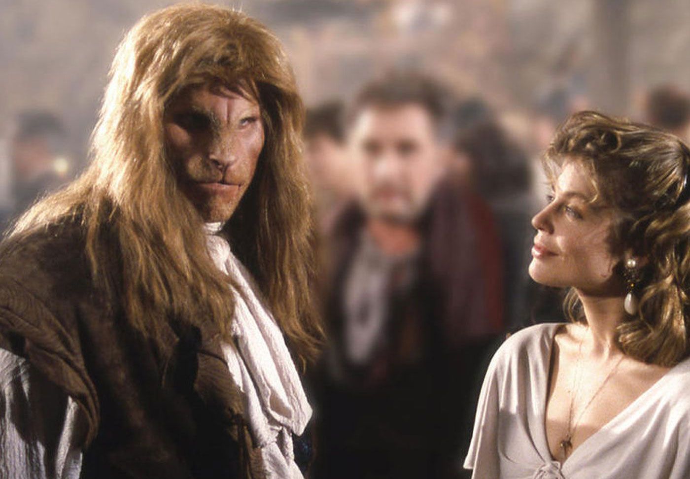 Ron Perlman and Linda Hamilton in Beauty and the Beast
