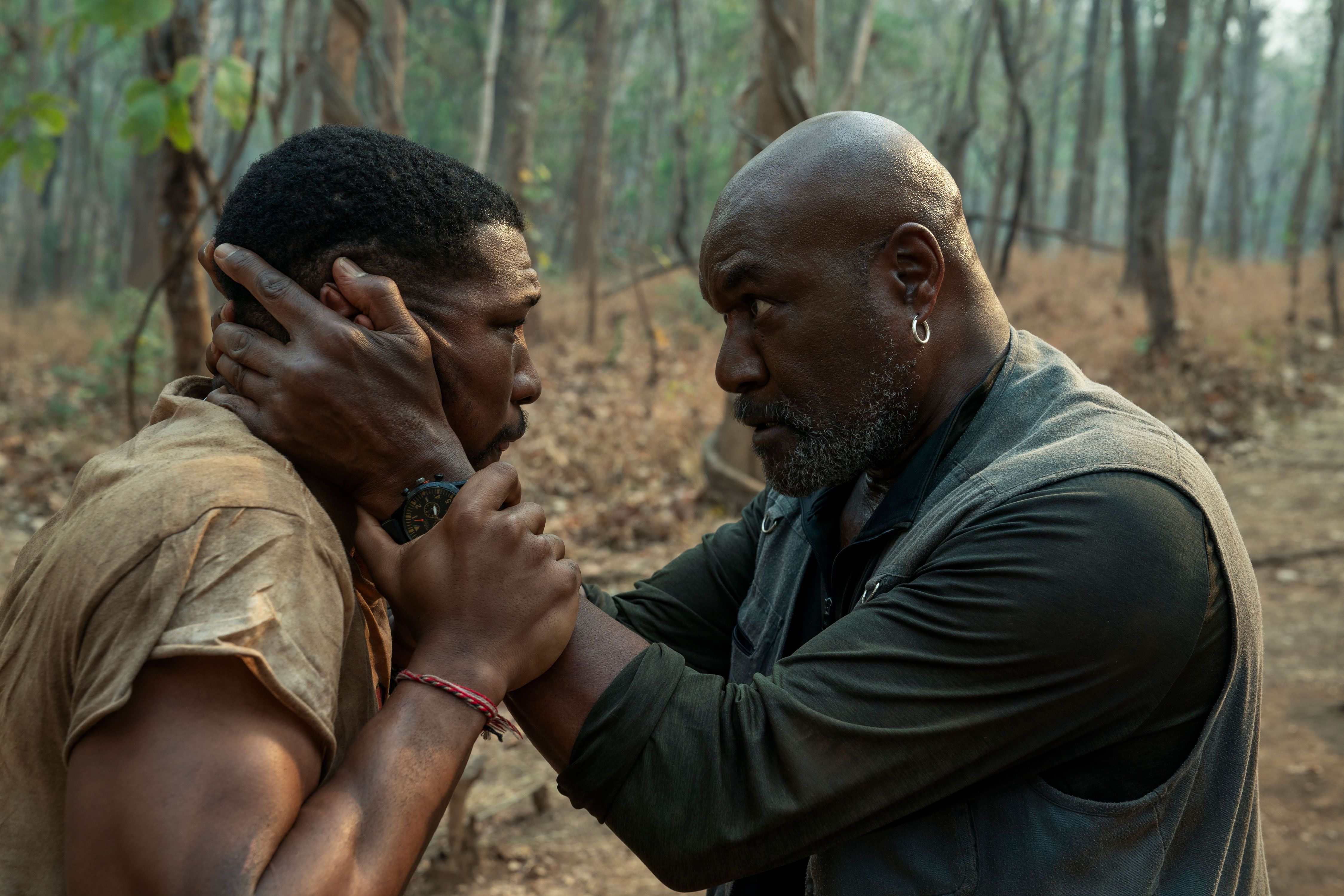 Jonathan Majors and Delroy Lindo in Da 5 Bloods