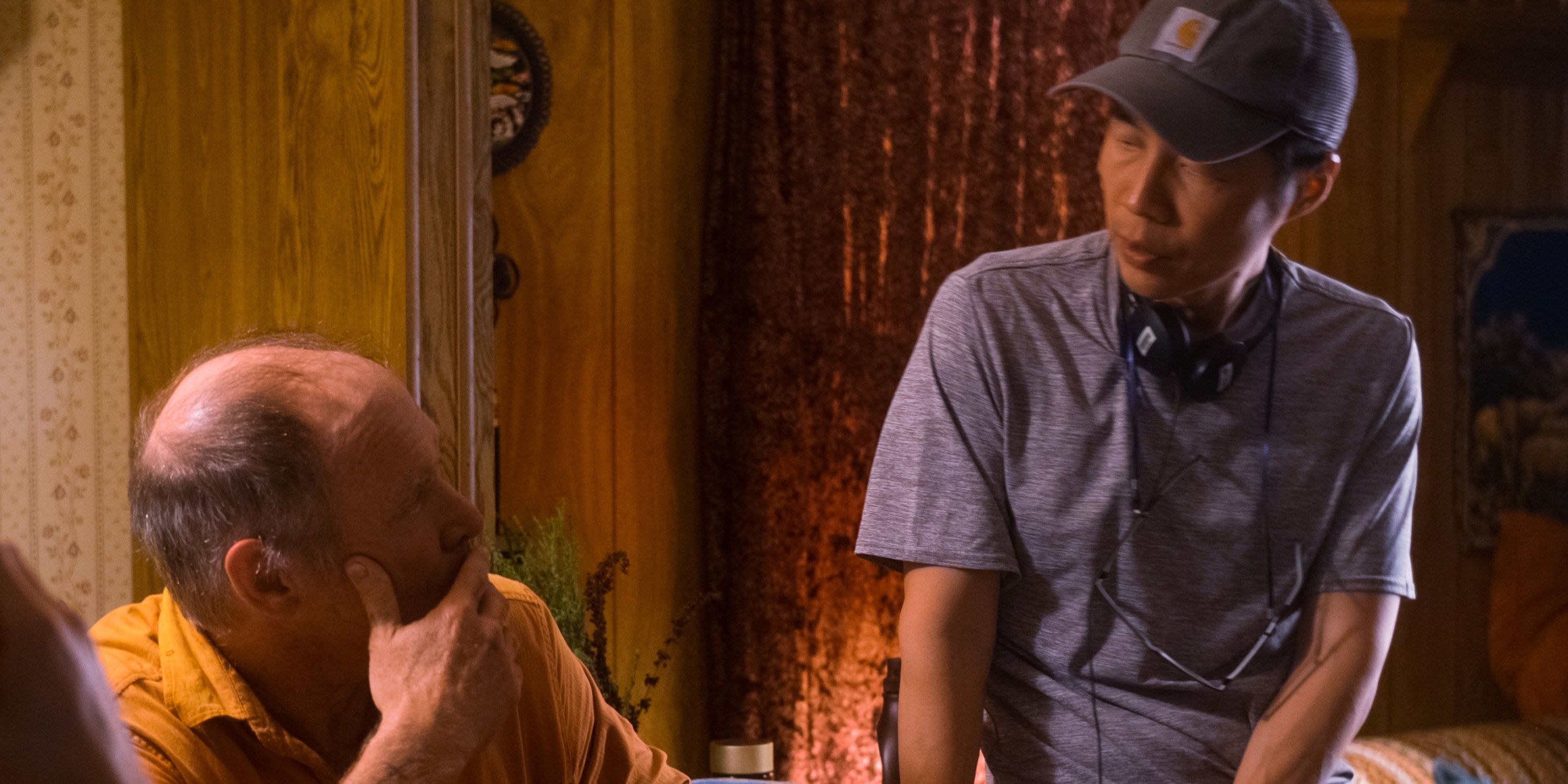 Will Patton et Lee Isaac Chung sur le tournage de Minari.