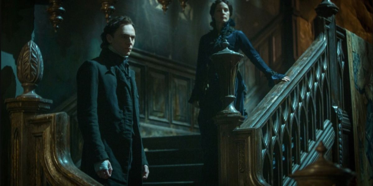 Tom Hiddleston and Jessica Chastain in Crimson Peak