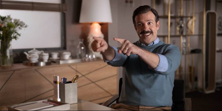https://static1.colliderimages.com/wordpress/wp-content/uploads/2021/04/ted-lasso-jason-sudeikis-social-featured.jpg?q=50&fit=crop&w=750&dpr=1.5