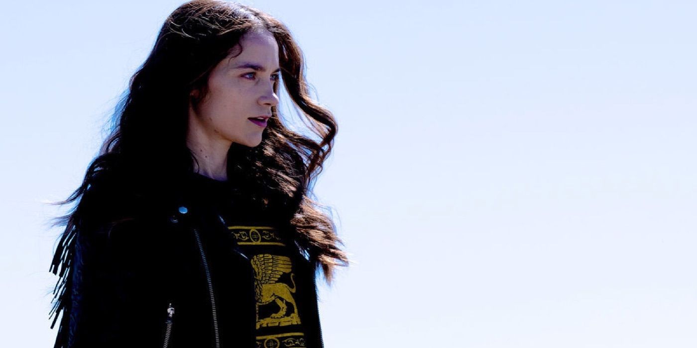 Wynonna Earp looking to the distance.