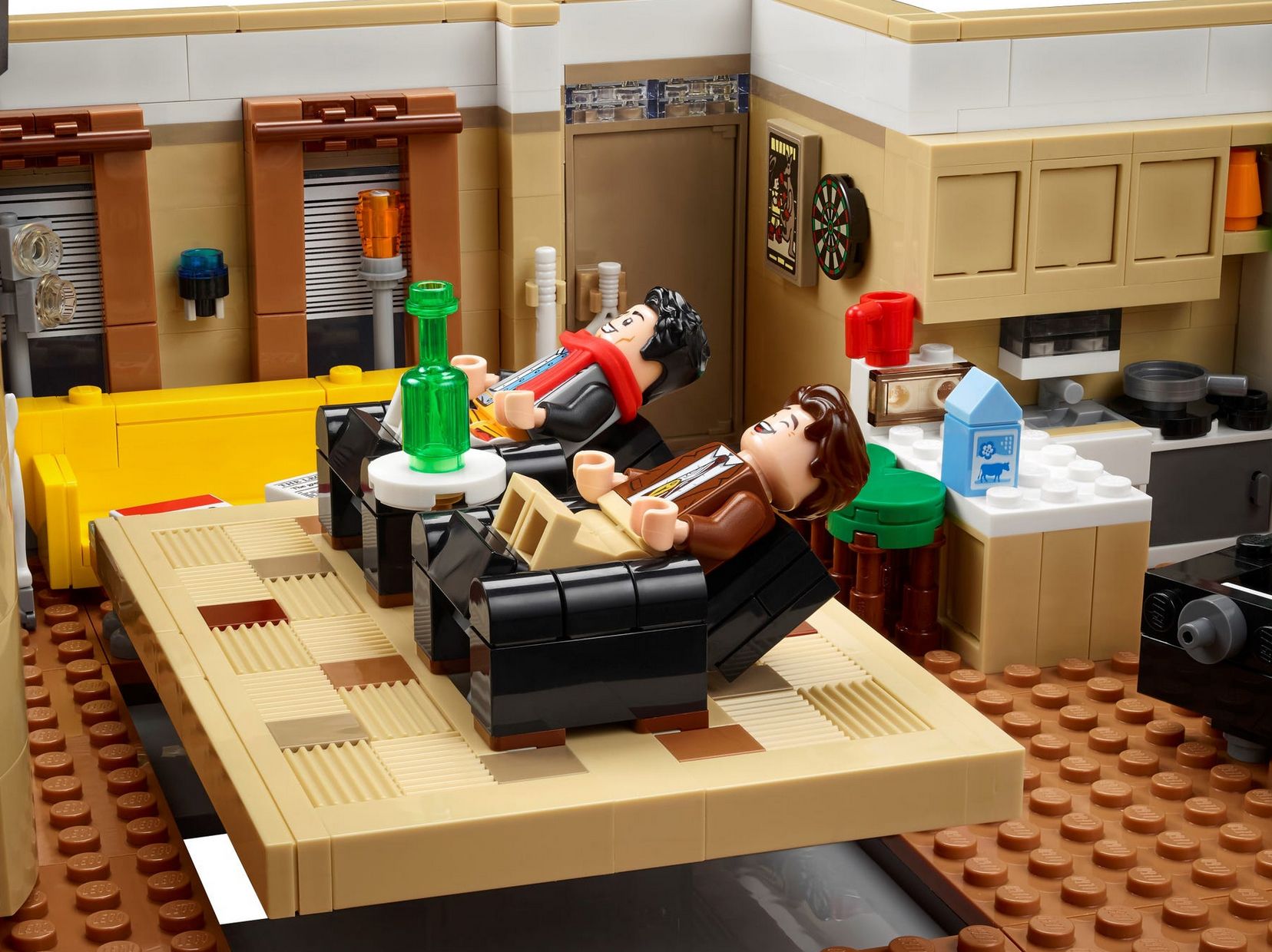 LEGO Friends The Apartments set (10292) Reclining-roommates