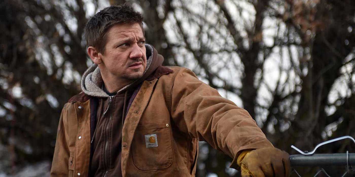 Jeremy Renner as Cory Lambert, standing outside and looking anxious in Wind River