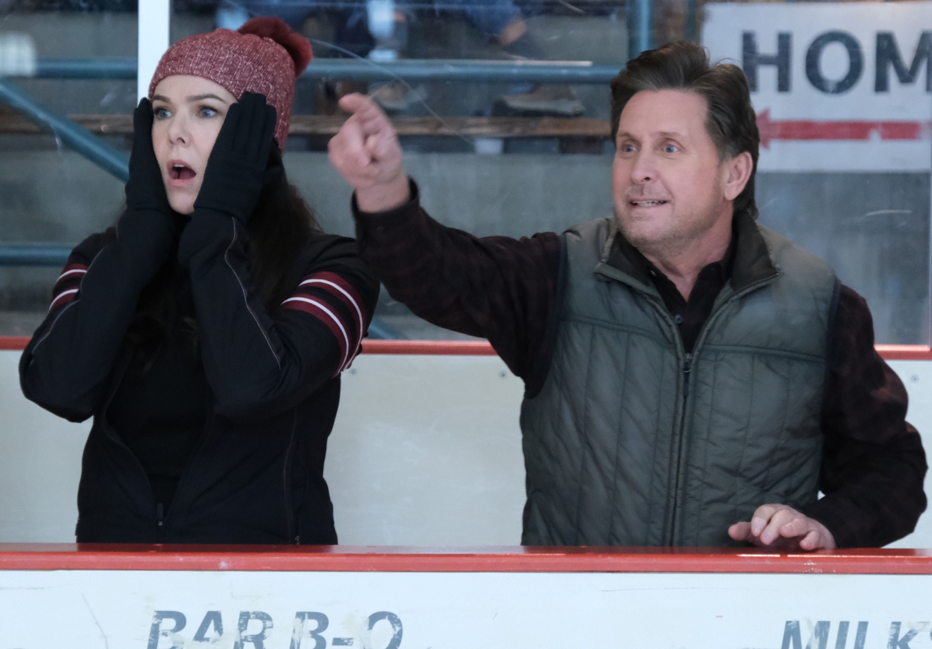 the-mighty-ducks-game-changers-emilio-estevez-lauren-graham-03