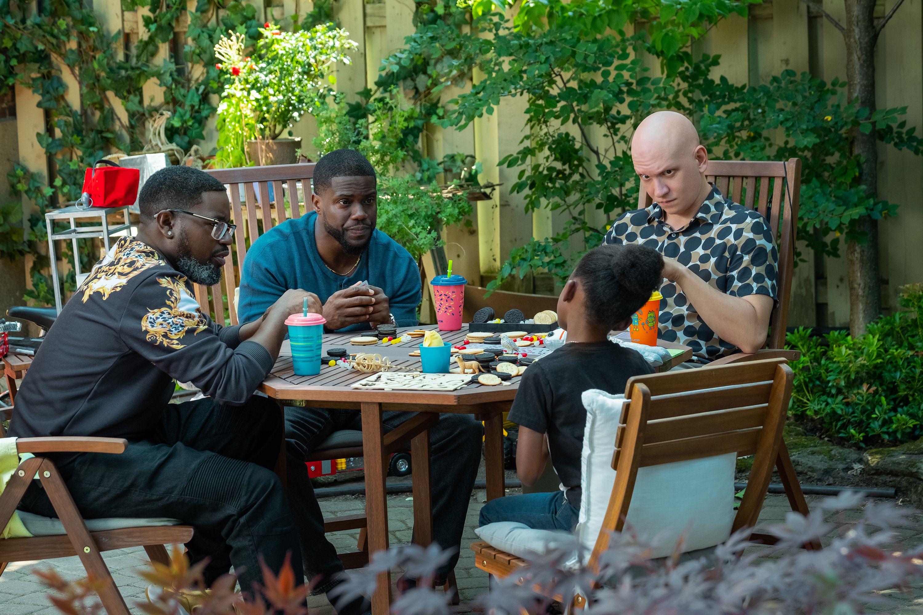 fatherhood movie image kevin hart Lil Rel Howery (1)