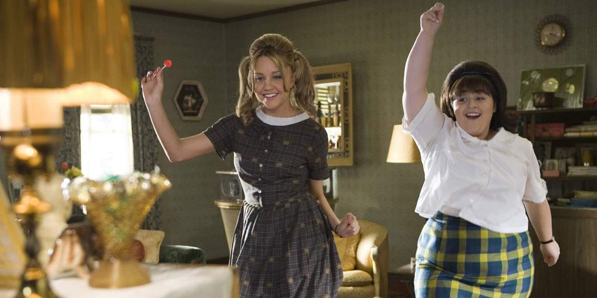 Penny and Tracy dancing in the living room in Hairspray.