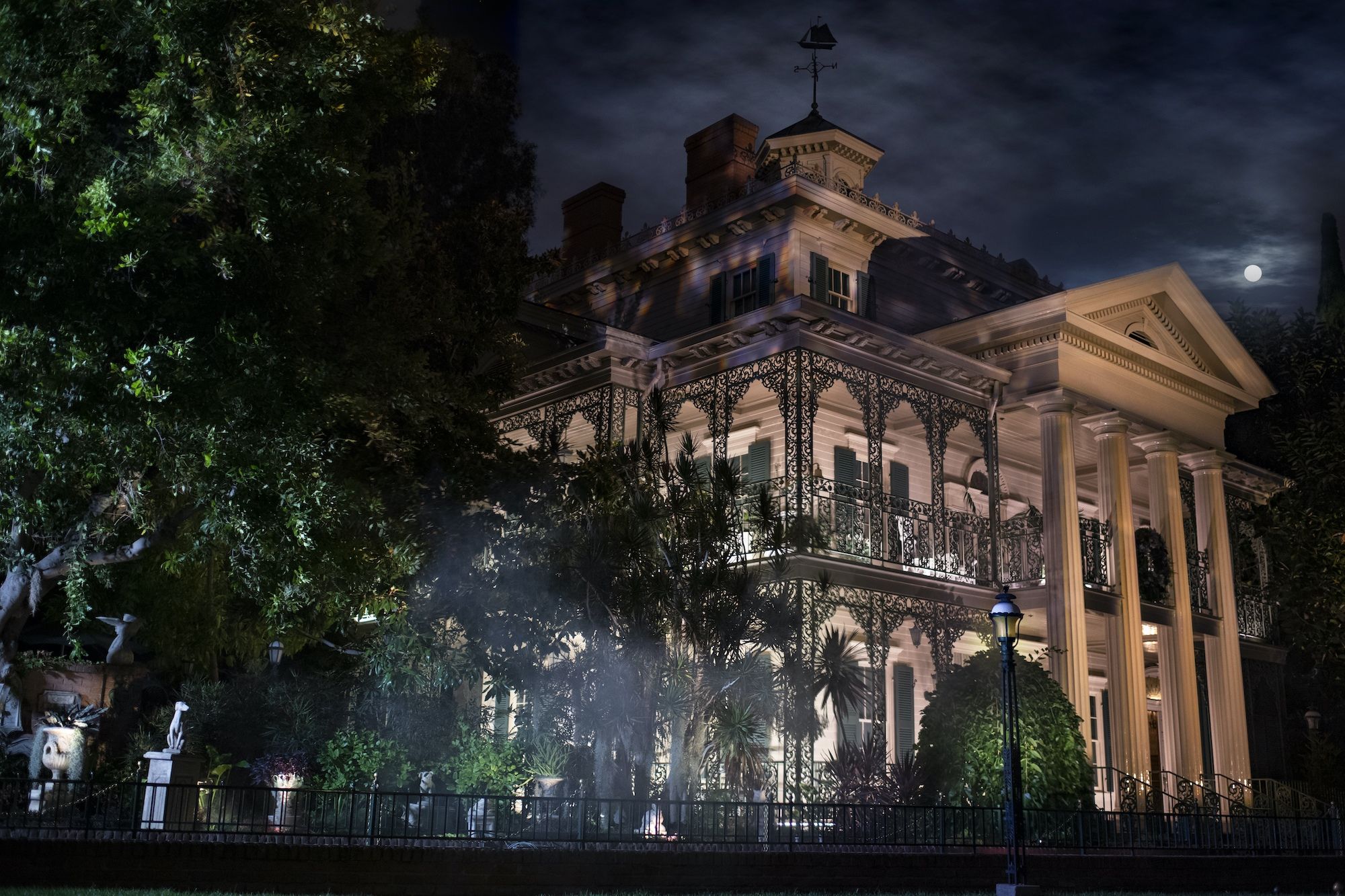 Haunted Mansion Trailer Presents a Bountiful Cast of Characters