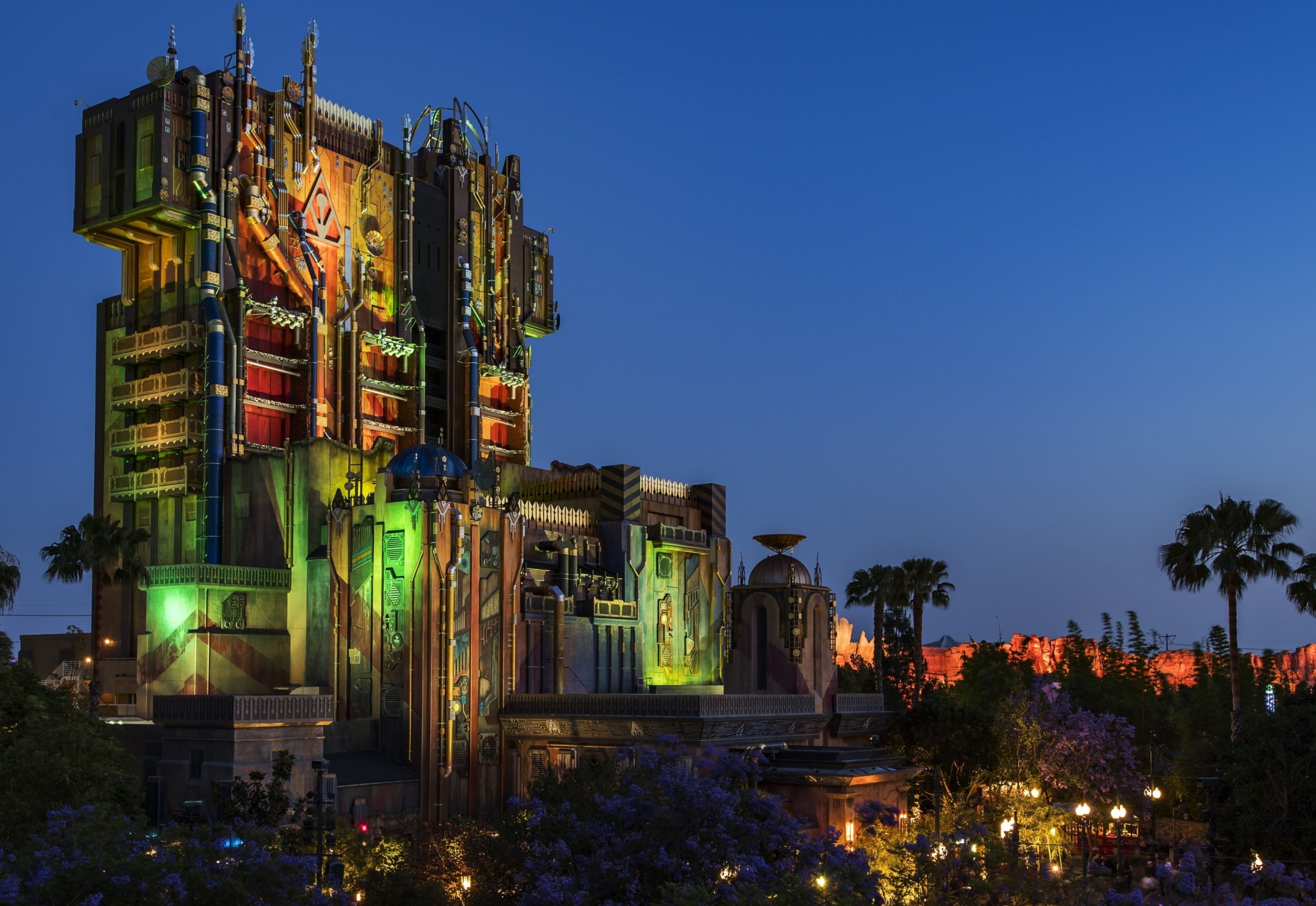 behind-the-attraction-guardians-mission-breakout