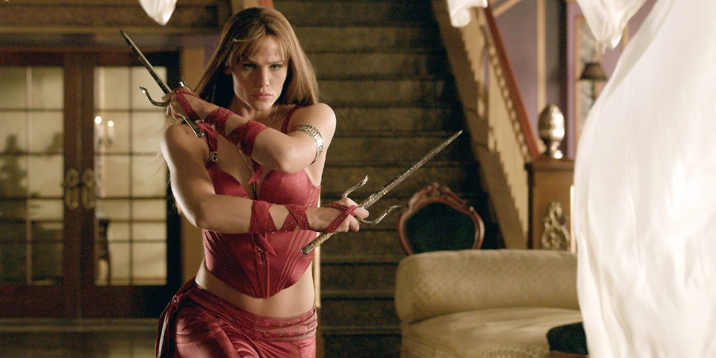 Elektra wielding her twin sais.