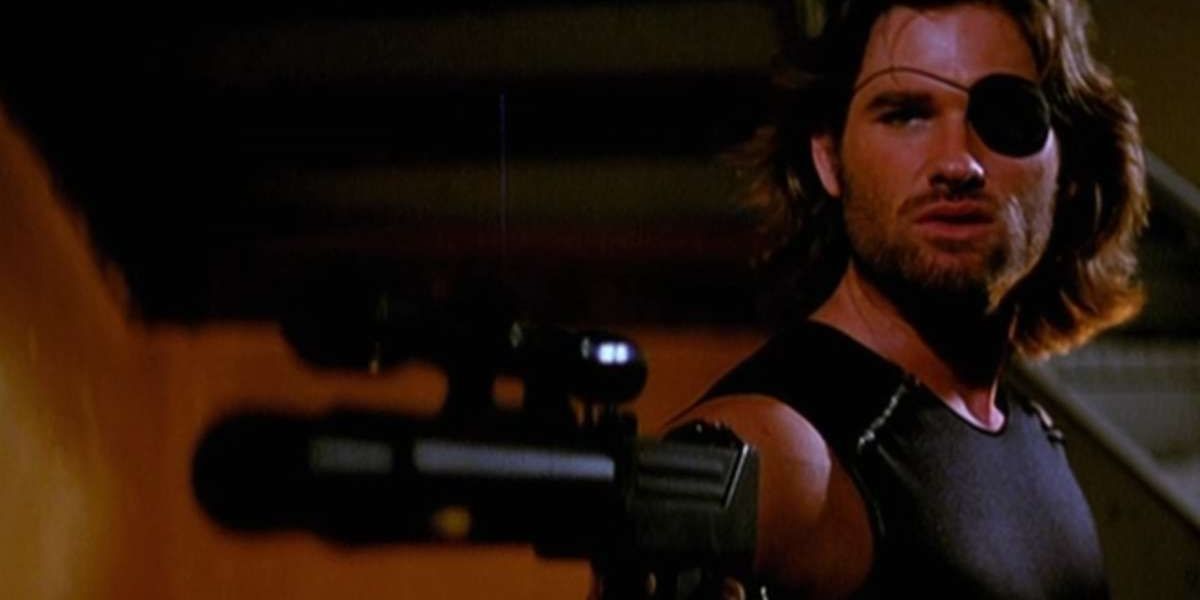 Snake Plissken wields a gun in 'Escape from New York'
