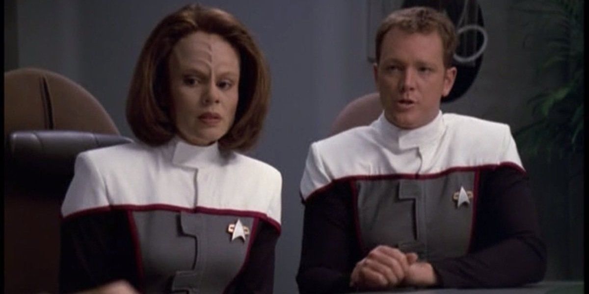 A still from Star Trek: Voyager episode Drive