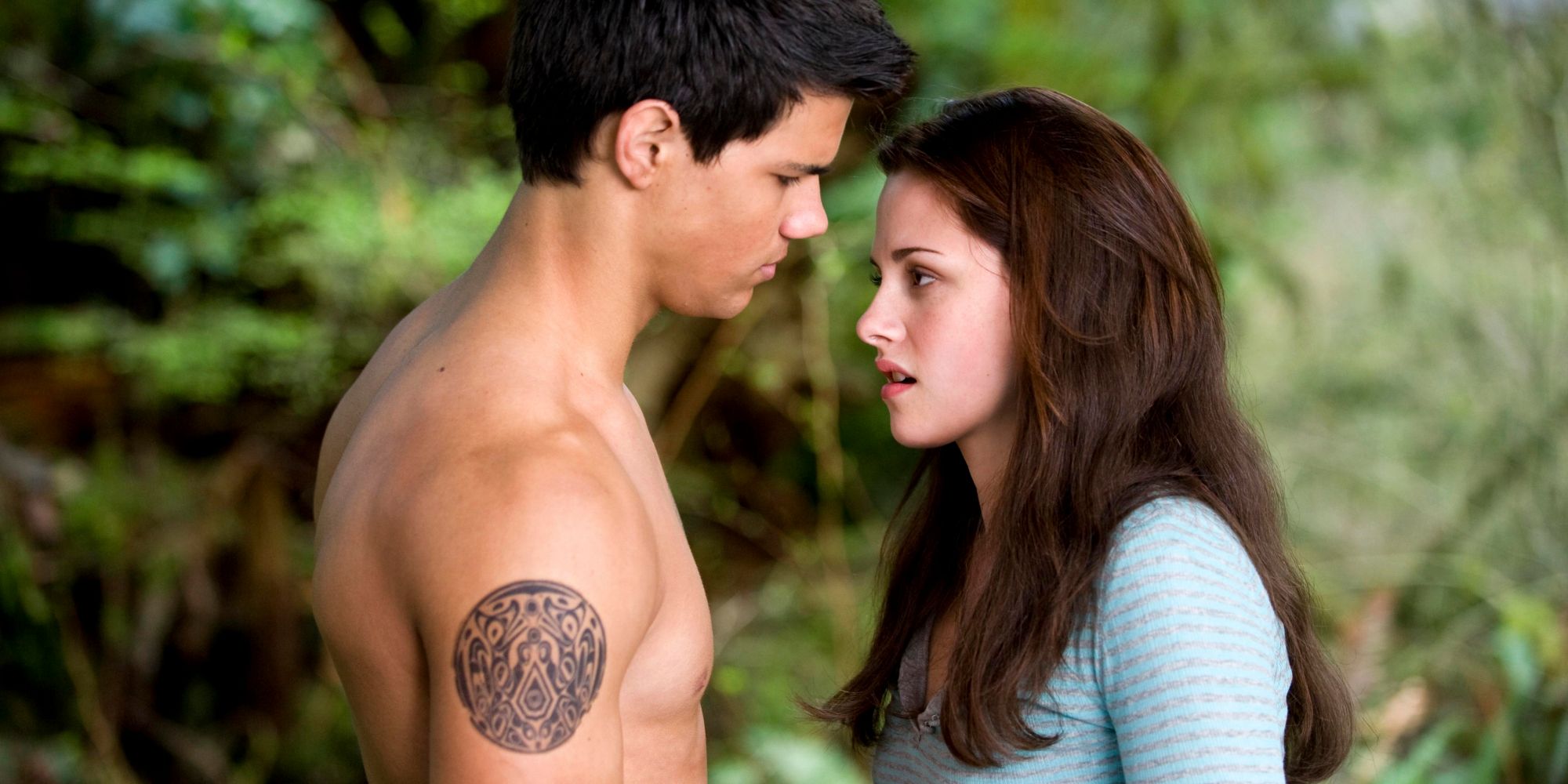 Taylor Lautner and Kristen Stewart in Twilight: New Moon