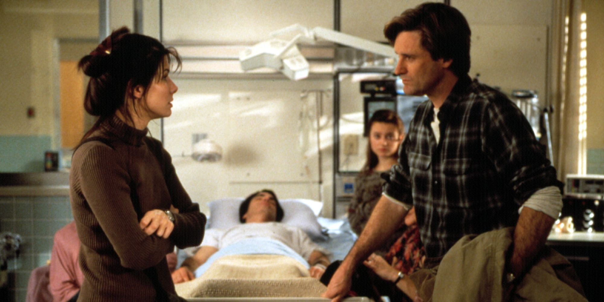 Sandra Bullock and Bill Pullman as Lucy and Jack talking at a hospital room in While You Were Sleeping.