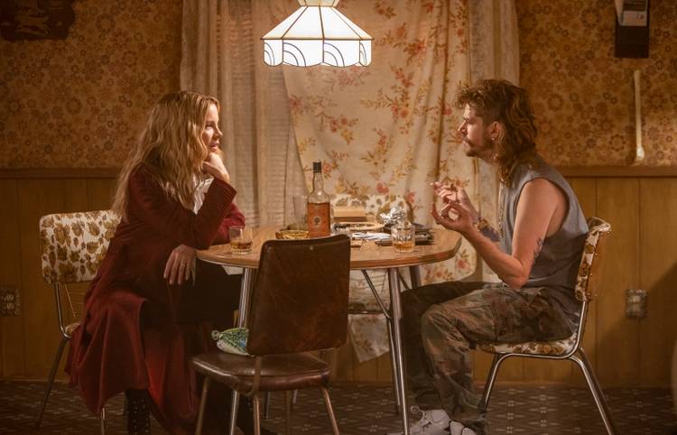 Появились первые кадры из сериала «Осужденная» во главе с Кейт Бекинсейл 