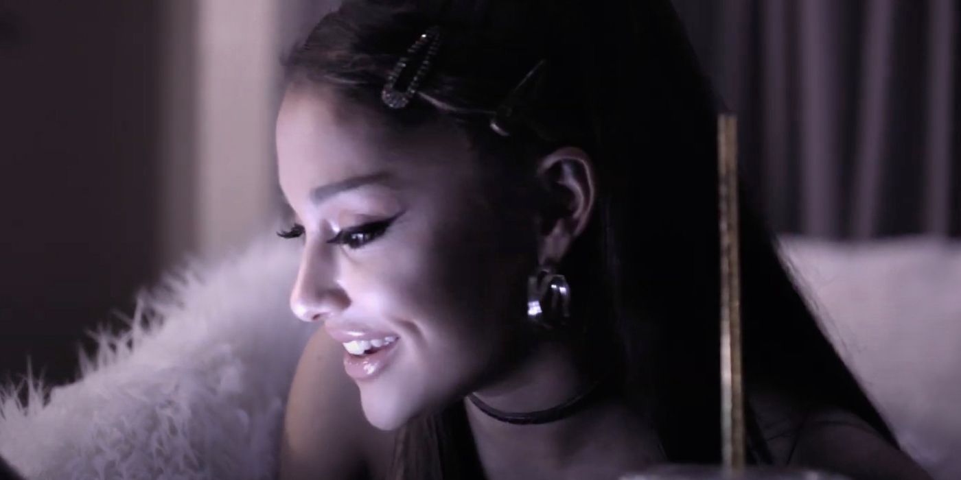 ariana-grande-excuse-me-i-love-you-social-feature