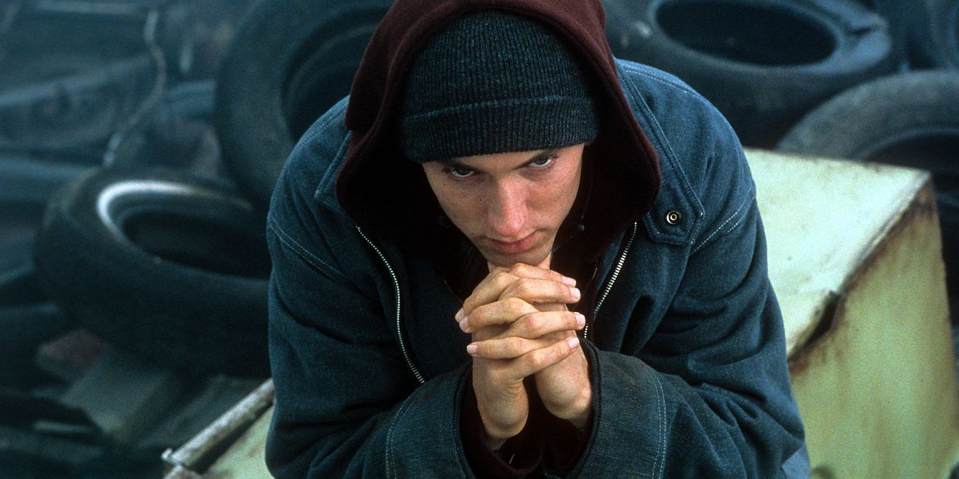 Eminem a l'air pensif dans 8 Mile.