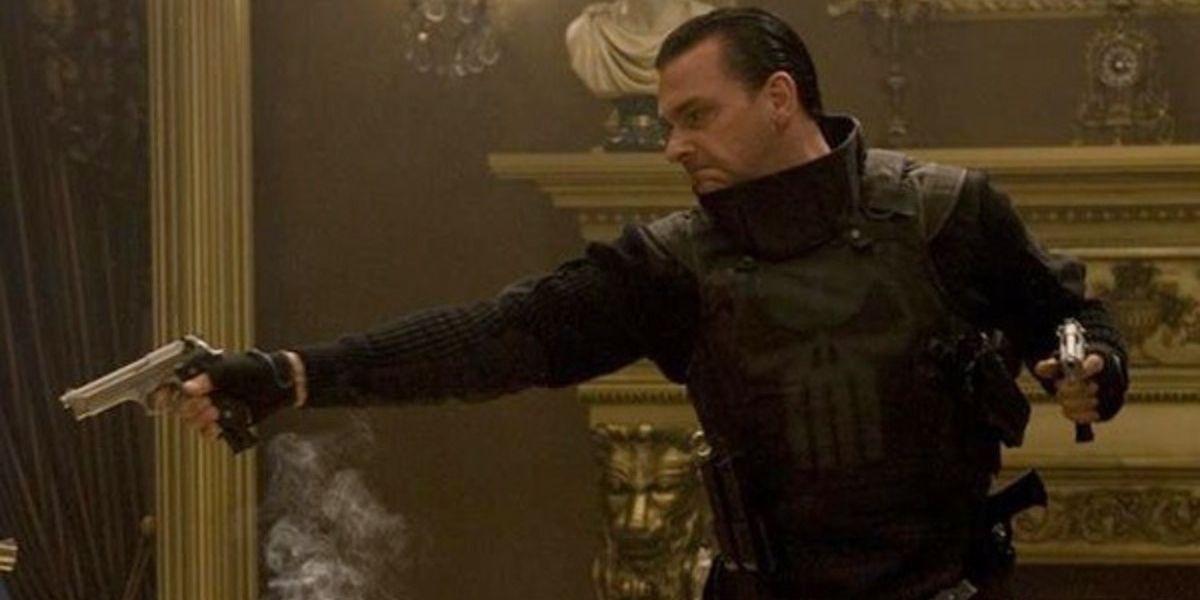 Ray Stevenson wielding two handguns in Punisher: War Zone