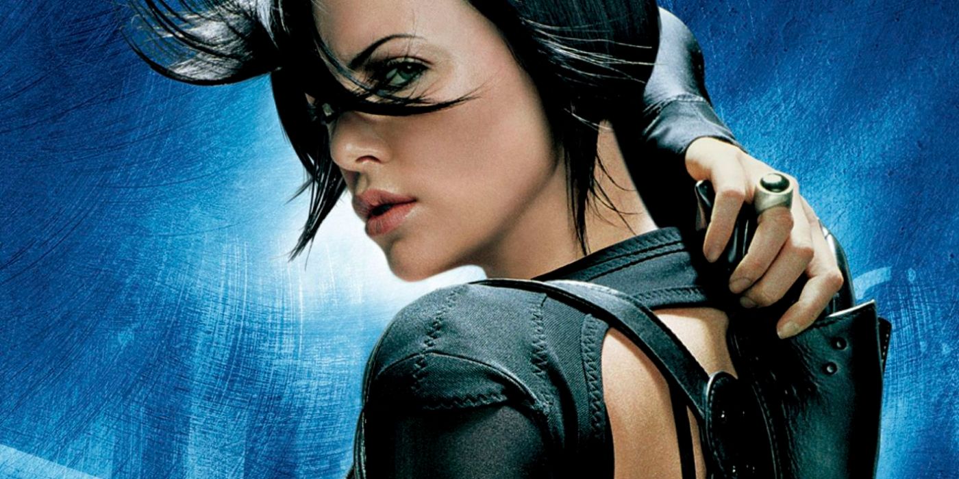 Charlize Theron as Aeon Flux reaches for a gun on her back on the Aeon Flux poster.