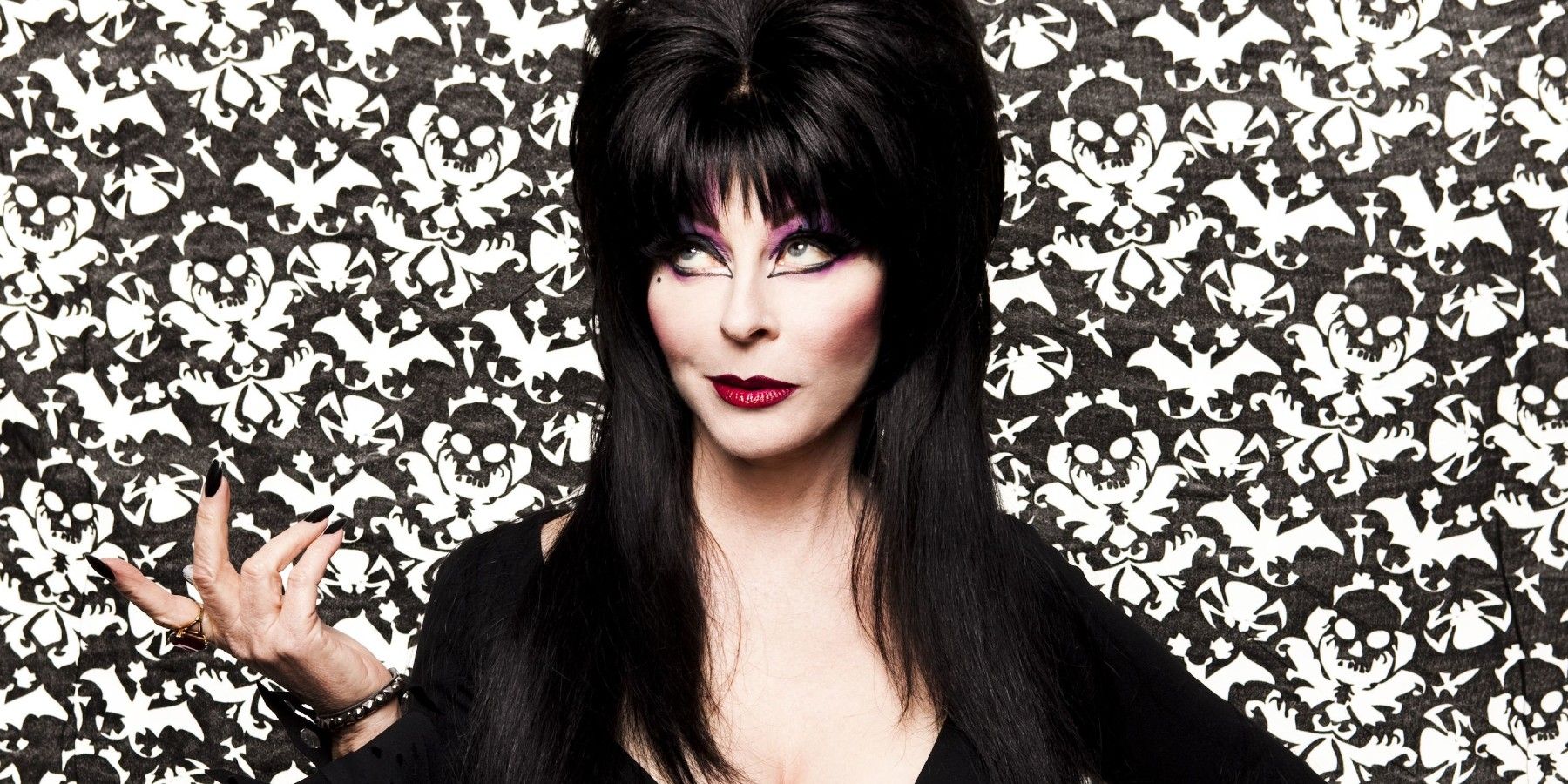 elvira-mistress-of-the-dark-social-feature