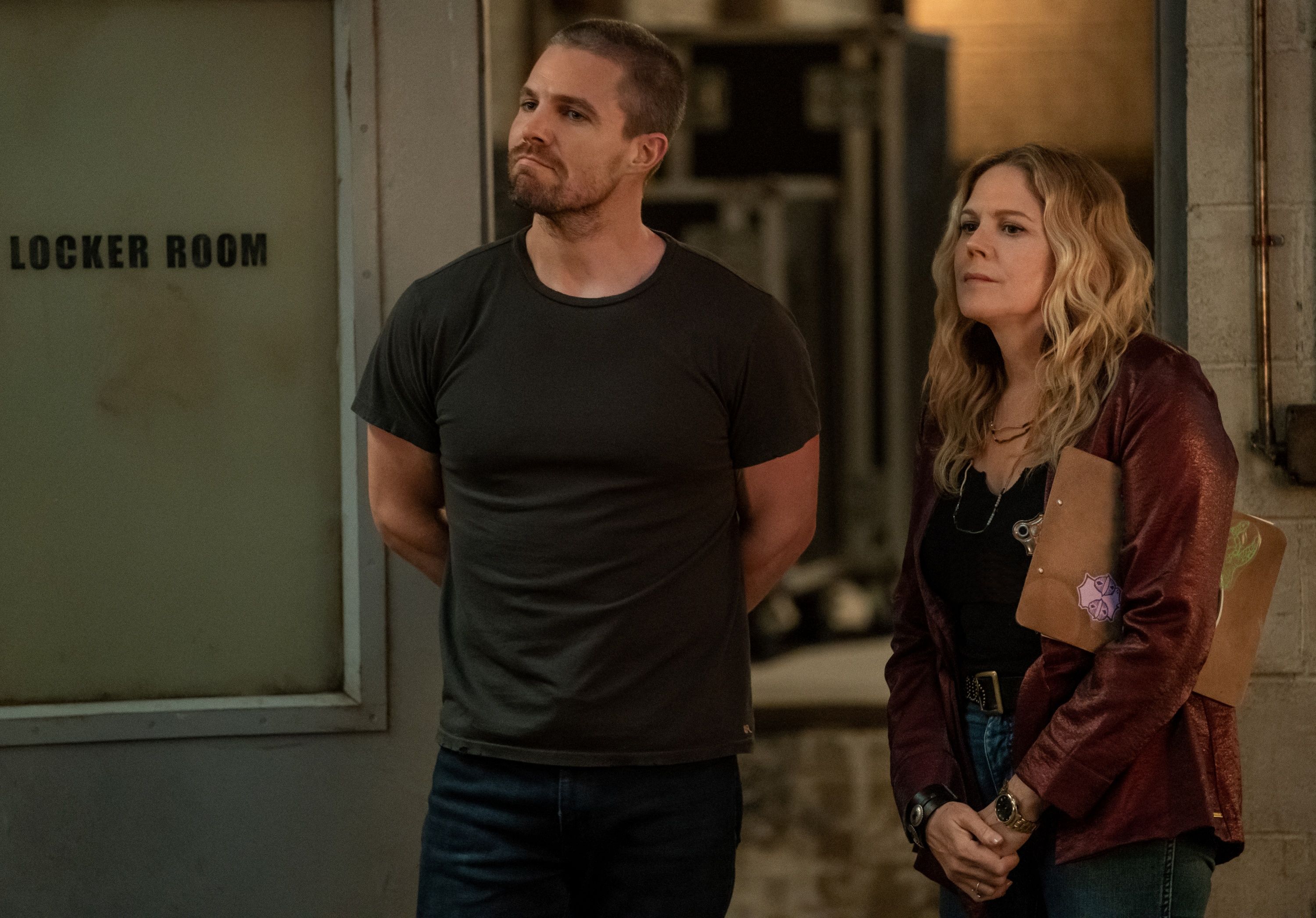 heels-mary-mccormack-stephen-amell-01