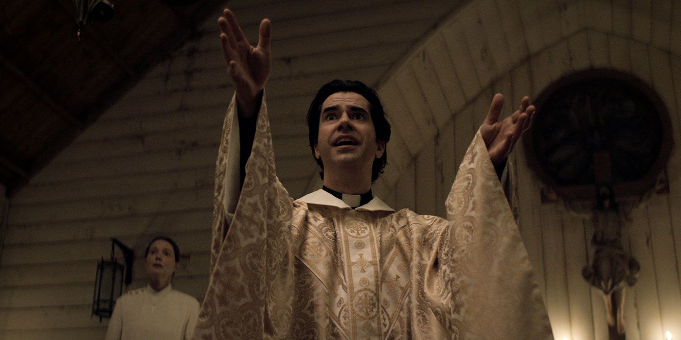 Hamish Linklater in Midnight Mass