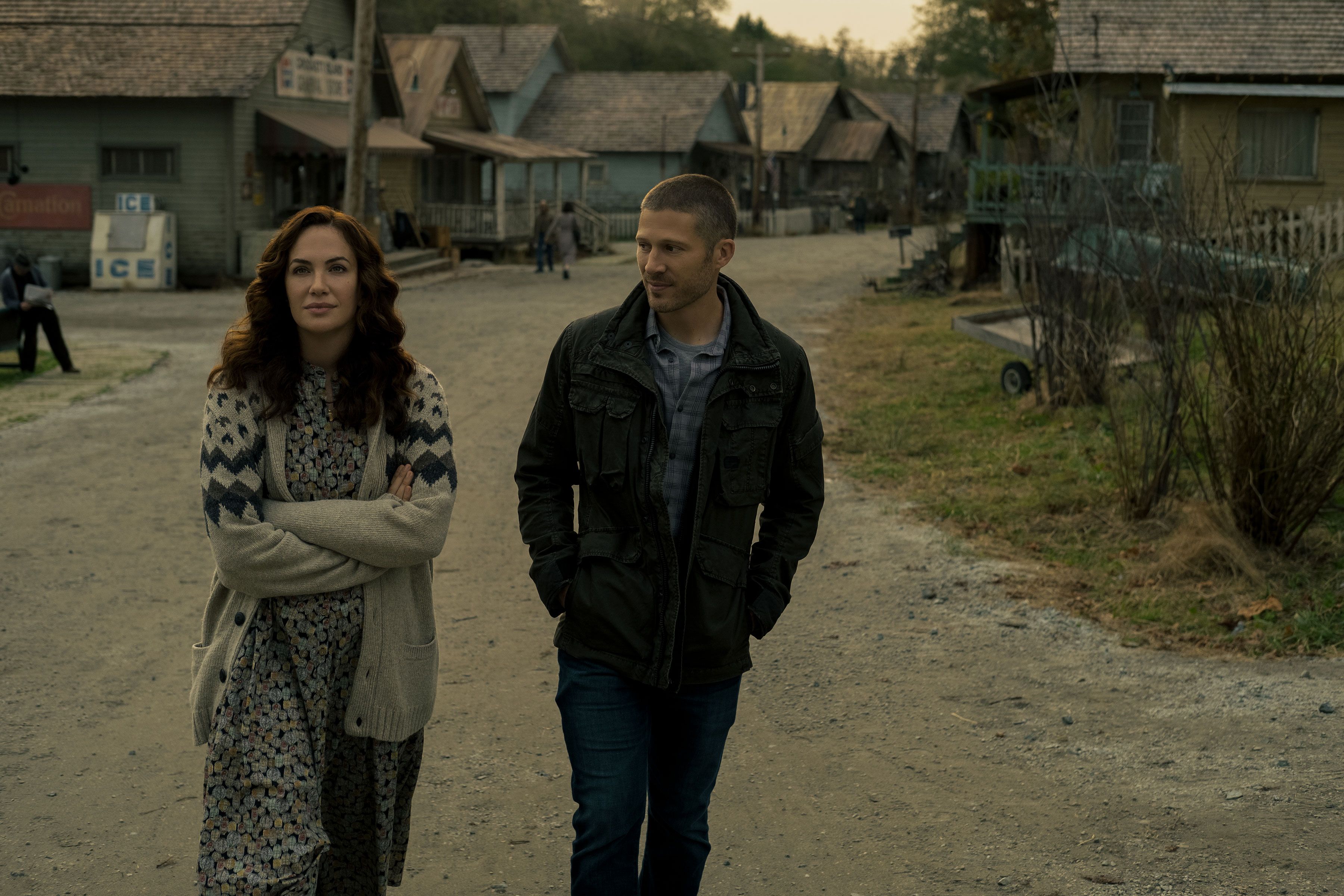 Kate Siegel and Zach Gilford in Midnight Mass