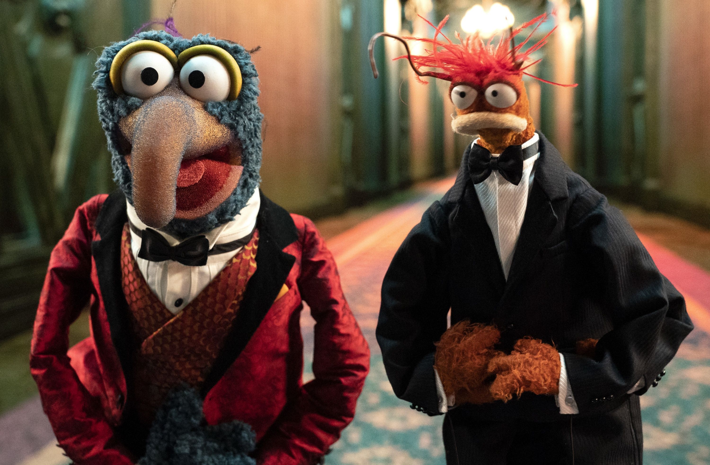 muppets-haunted-mansion-gonzo-pepe