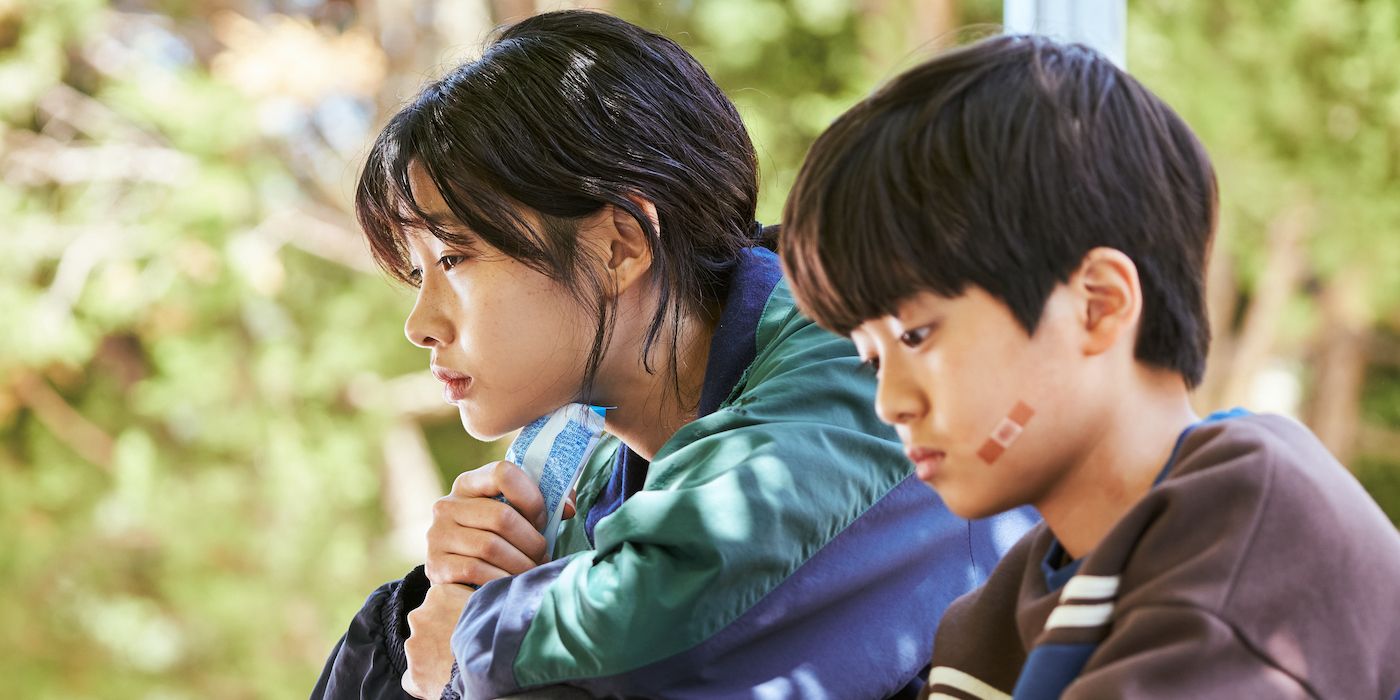 Jung Ho-yeon and Park Si-wan in Squid Game